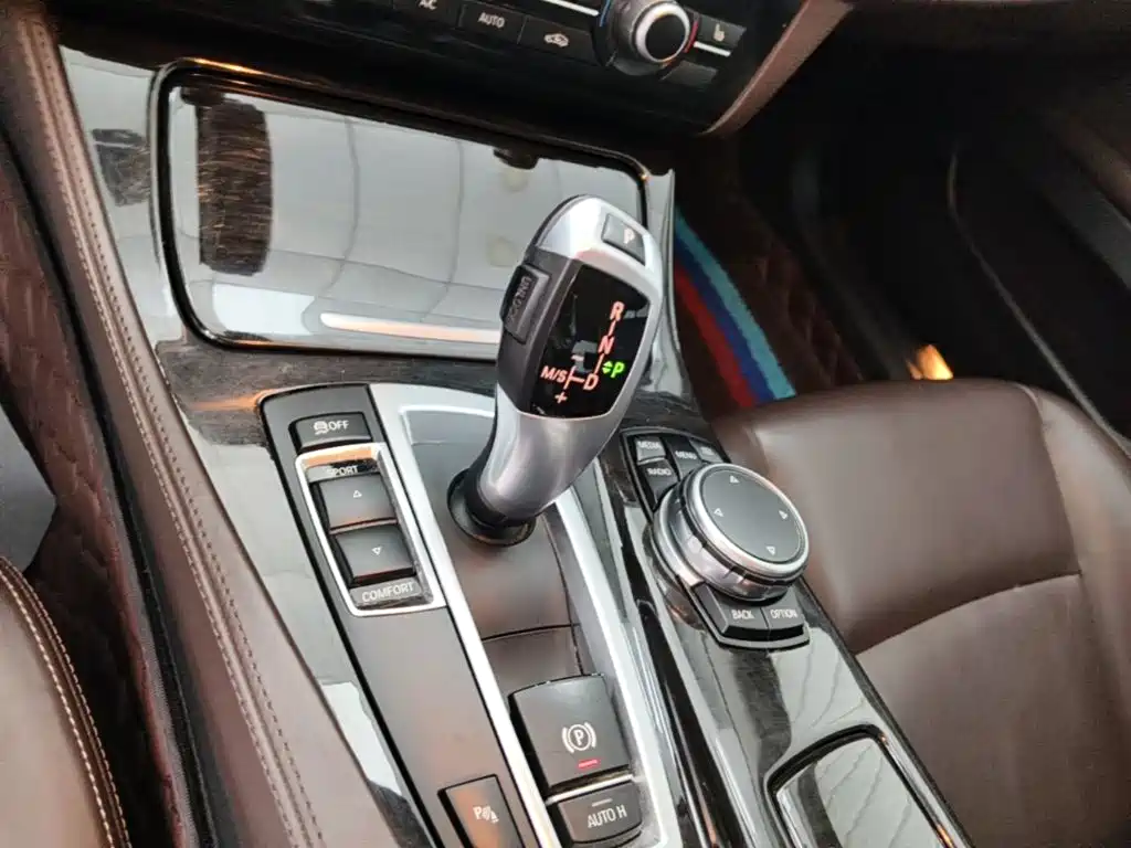 BMW 5 Series — миниатюра 14