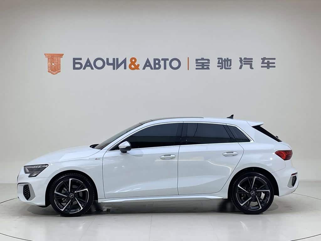 Audi A3 1.4 л 2022 г. Белый, пробег 20700 км