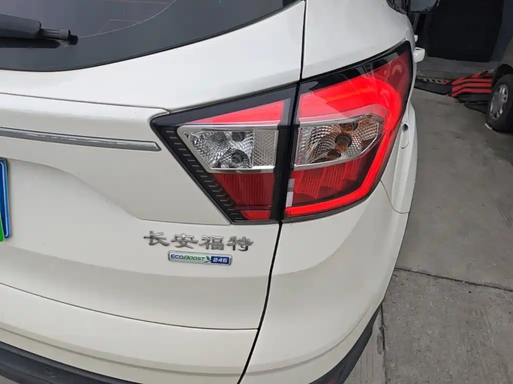 Ford Kuga — миниатюра 8