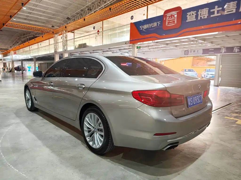 BMW 5 Series — миниатюра 9