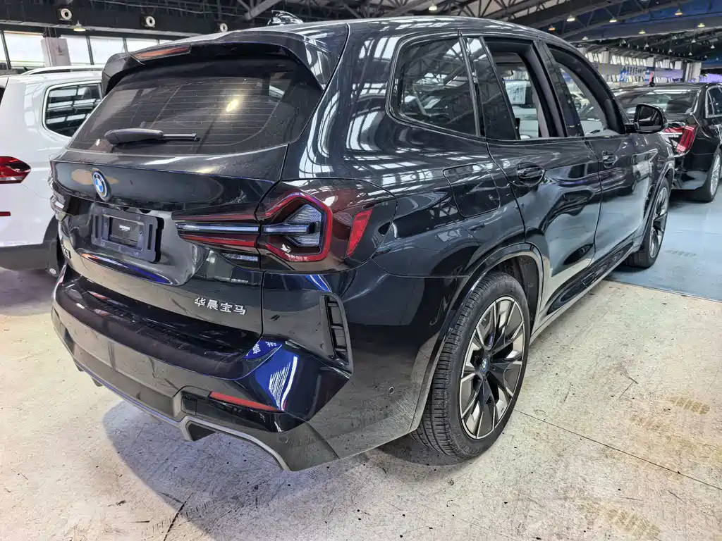 BMW iX3 — миниатюра 8