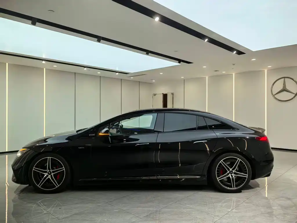 MERCEDES-BENZ EQE AMG