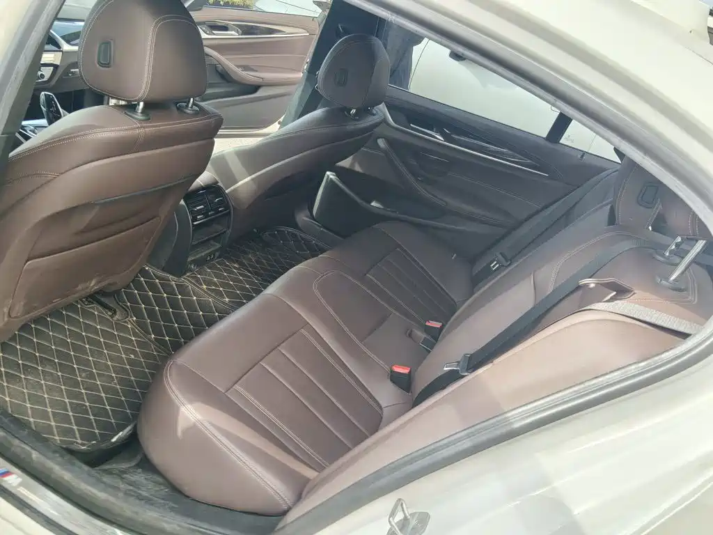 BMW 5 Series — миниатюра 8