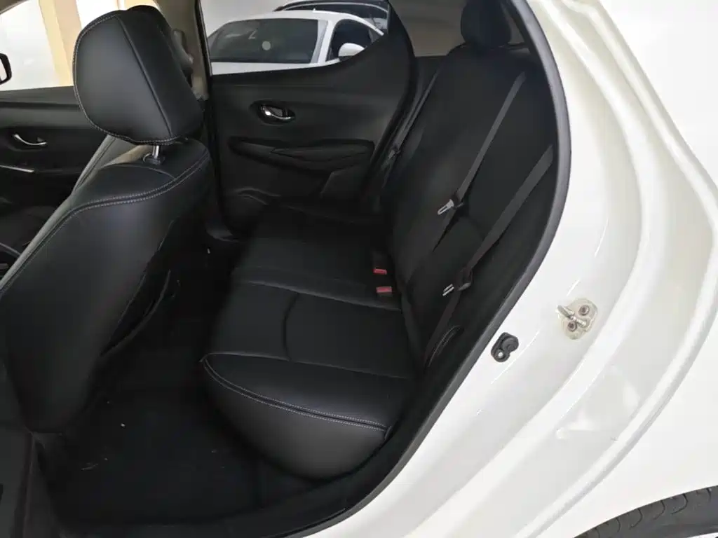 Nissan Bluebird — миниатюра 17