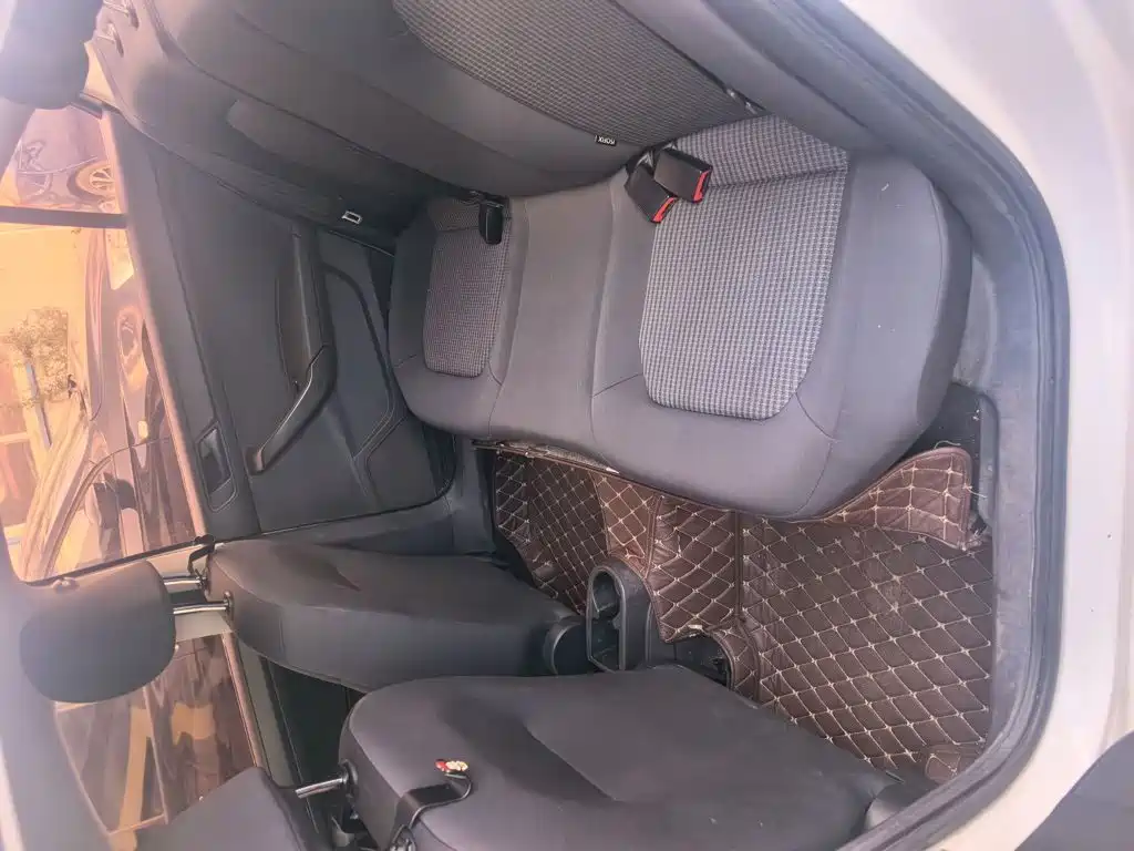 Volkswagen Santana — миниатюра 22
