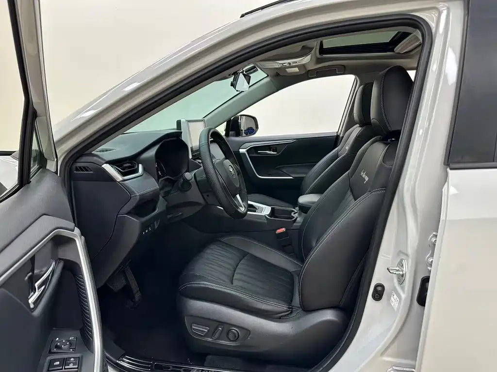 Toyota RAV4 — миниатюра 7