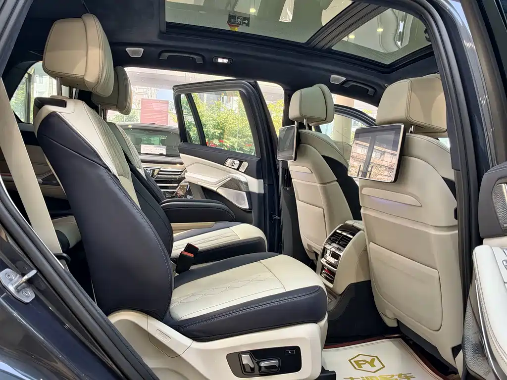 BMW X7 — миниатюра 10