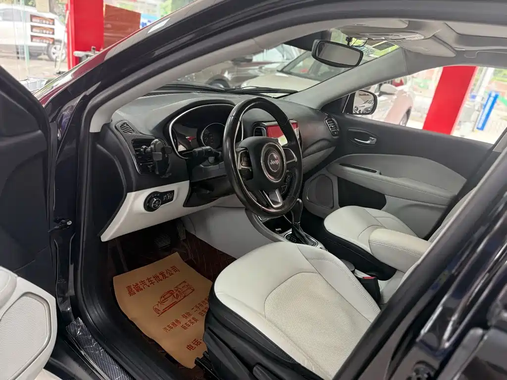 Jeep Compass — миниатюра 4