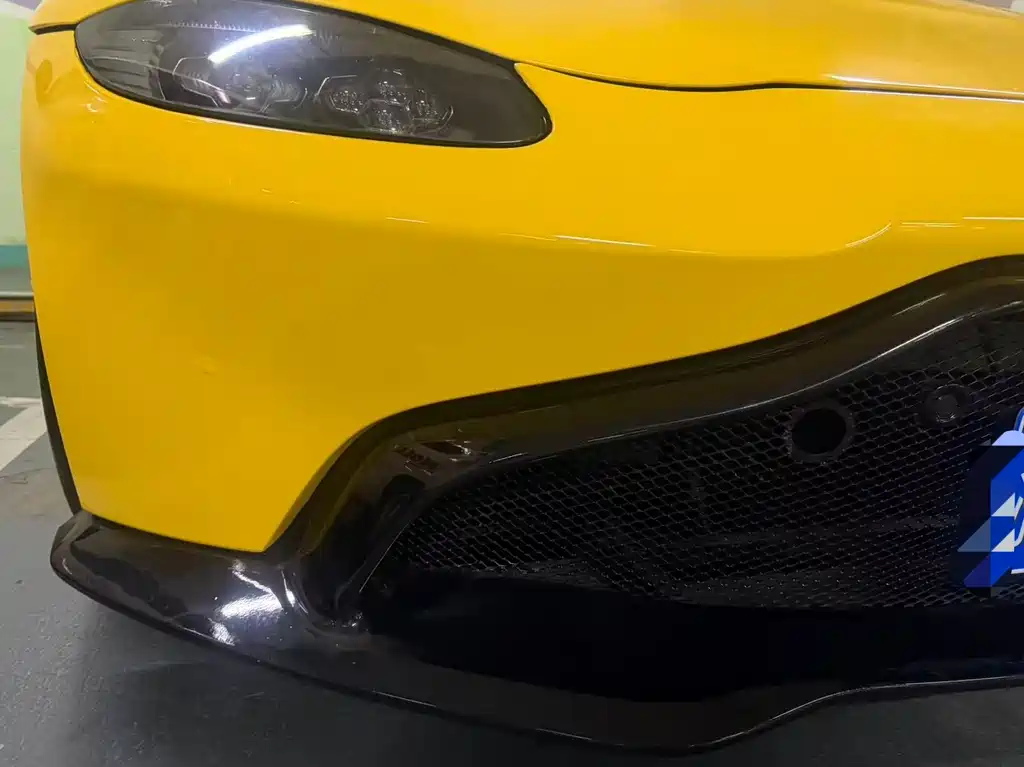 Aston Martin V8 Vantage 2018 4.0T V8 Coupe