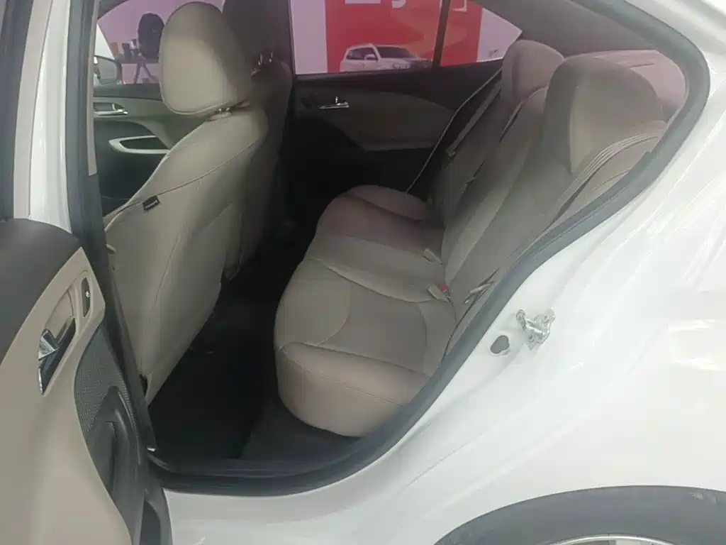 Chevrolet Sail — миниатюра 17