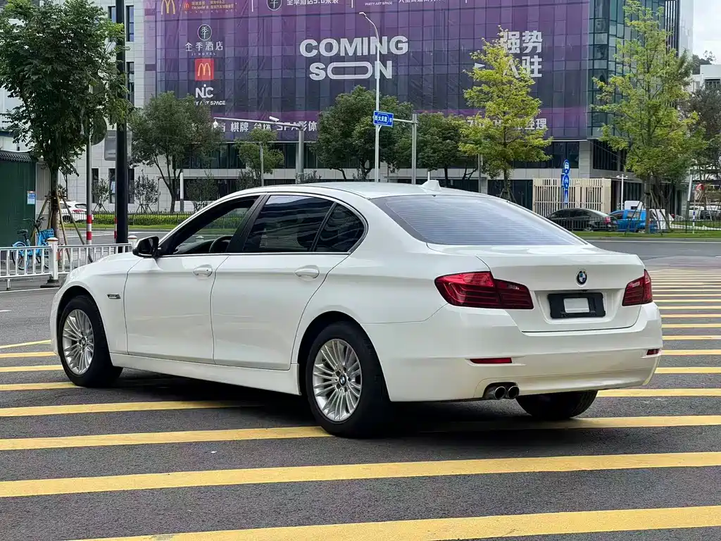 BMW 5 Series — миниатюра 6