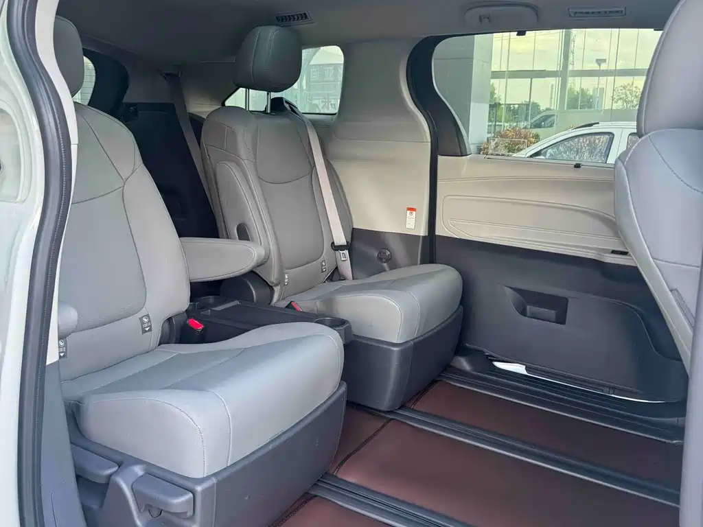 Toyota Granvia — миниатюра 10