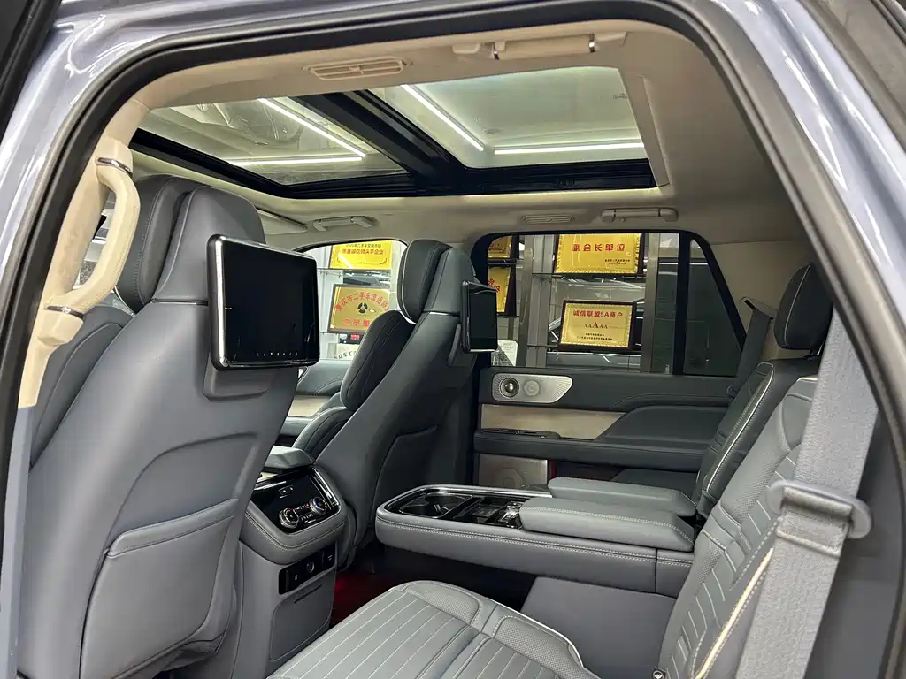 Lincoln Navigator — миниатюра 13