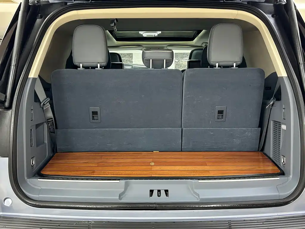 Lincoln Navigator — миниатюра 23