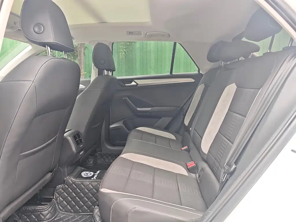 VOLKSWAGEN T ROC EXPLORING SONGS