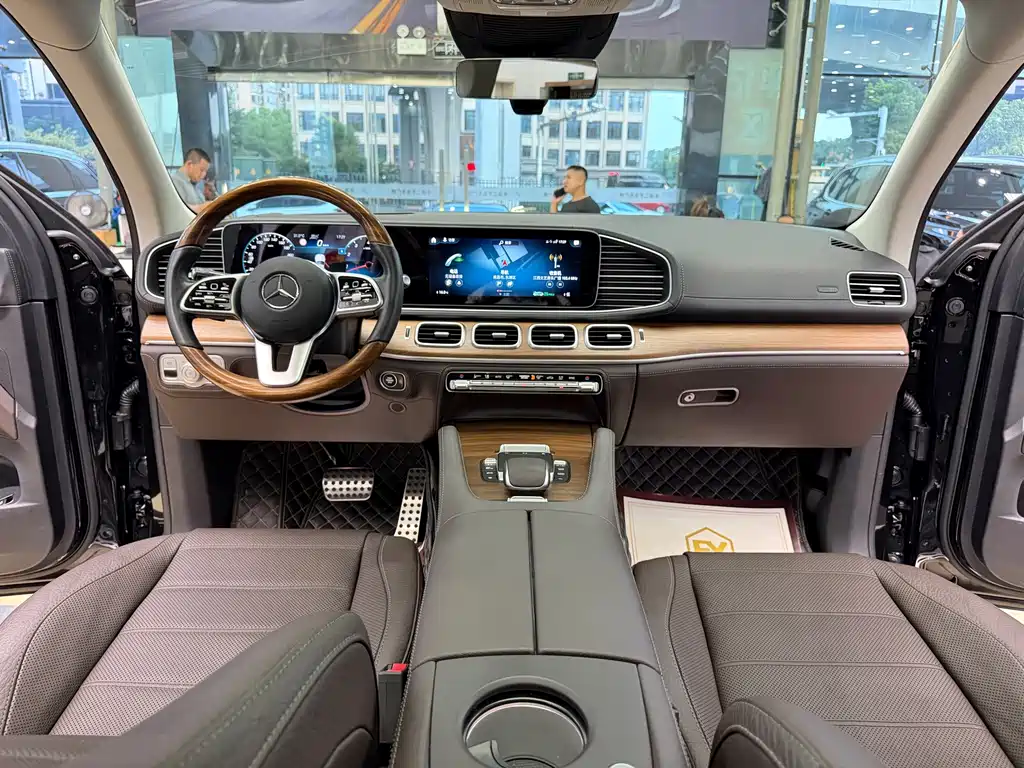 Mercedes-Benz GLS — миниатюра 10