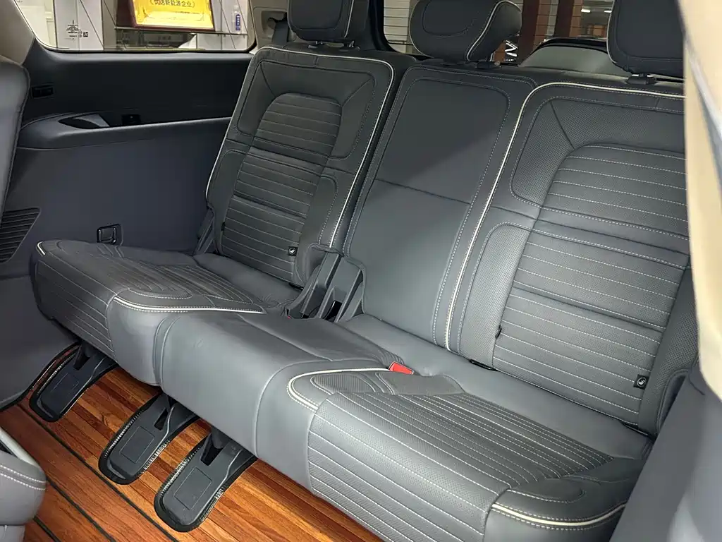 Lincoln Navigator — миниатюра 22