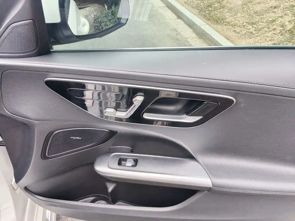 Mercedes-Benz C-Class — миниатюра 11
