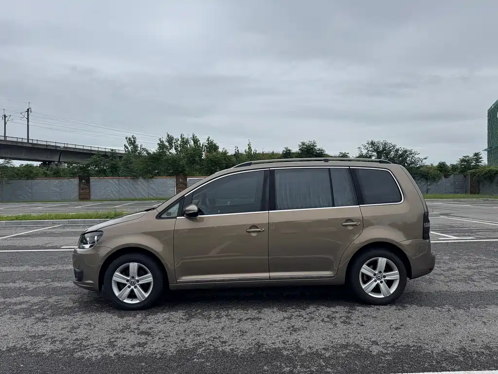 Volkswagen Touran — миниатюра 3