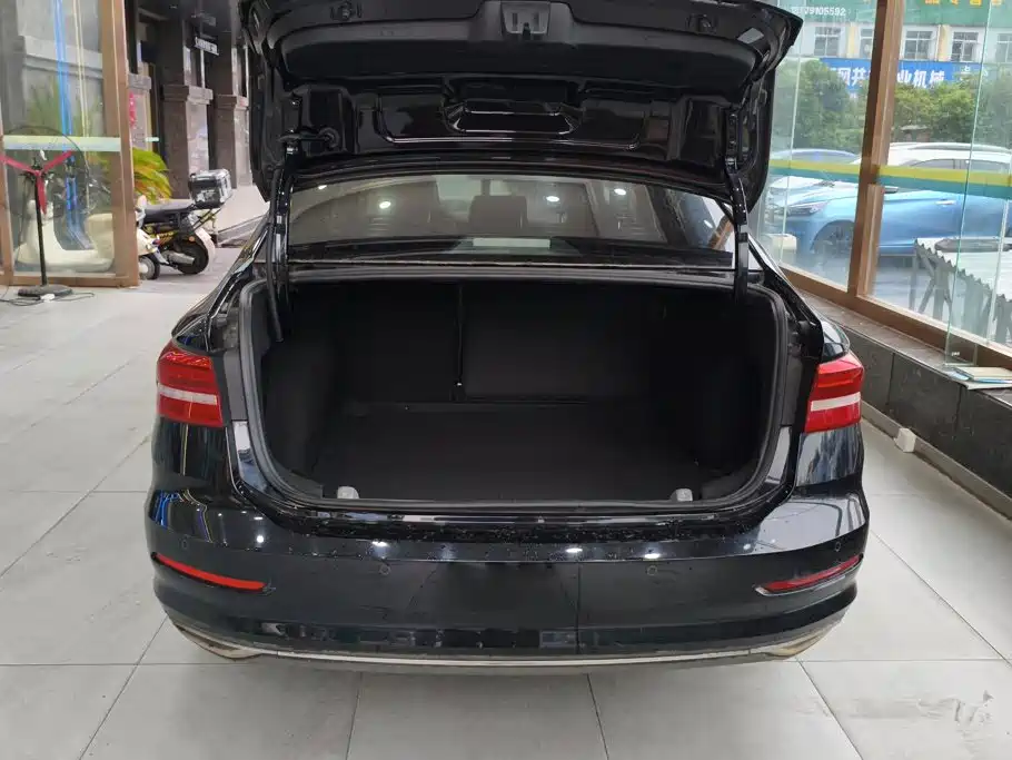 Volkswagen Lavida — миниатюра 4