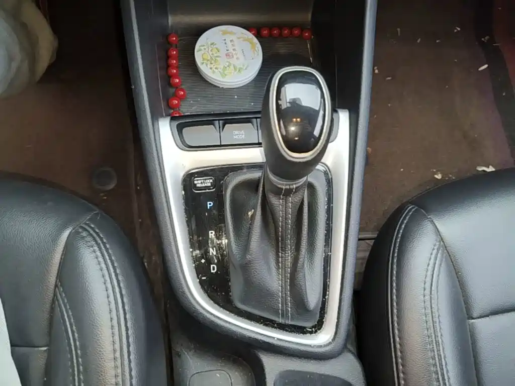 Hyundai Elantra — миниатюра 14