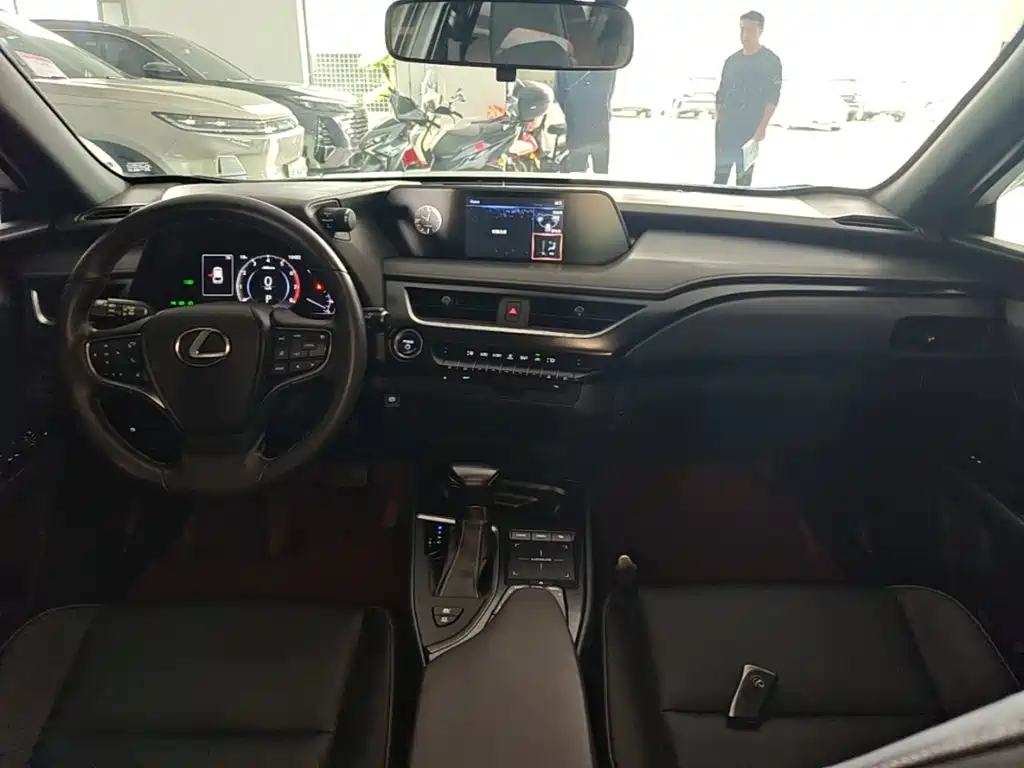 Lexus UX — миниатюра 10
