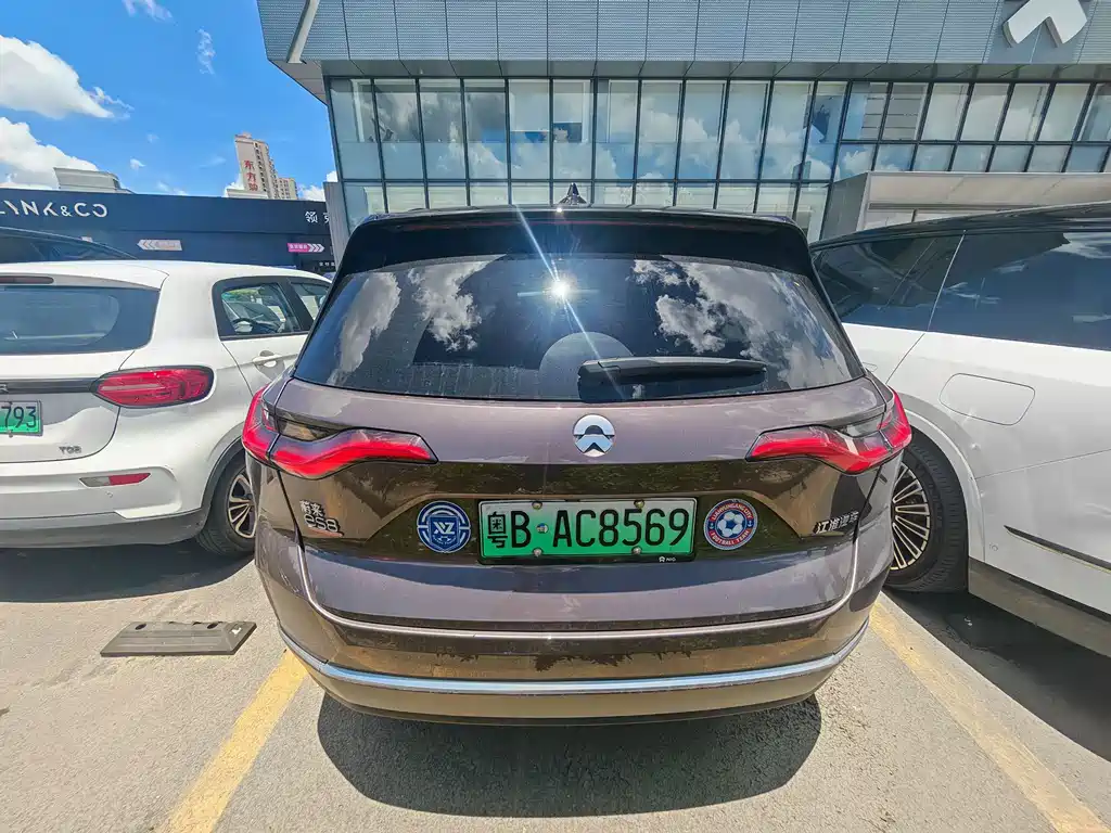 NIO ES8 2020 580KM мест