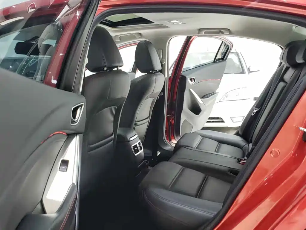 Mazda Atenza — миниатюра 8
