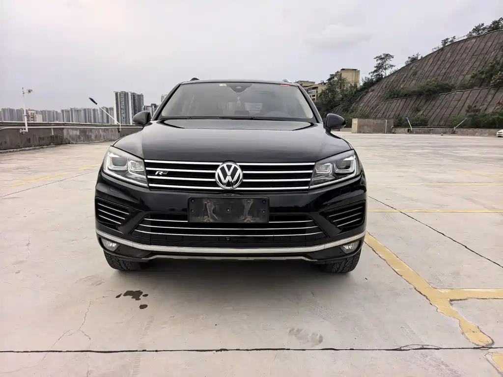 VOLKSWAGEN TOUAREG