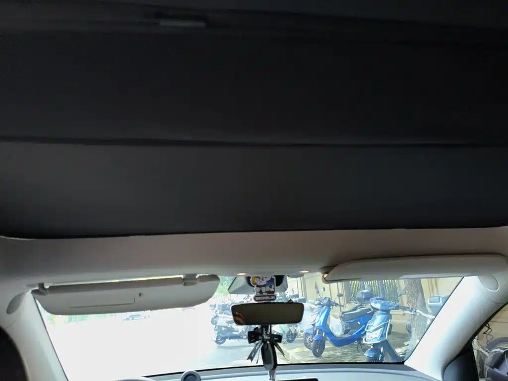 Tesla Model Y — миниатюра 19