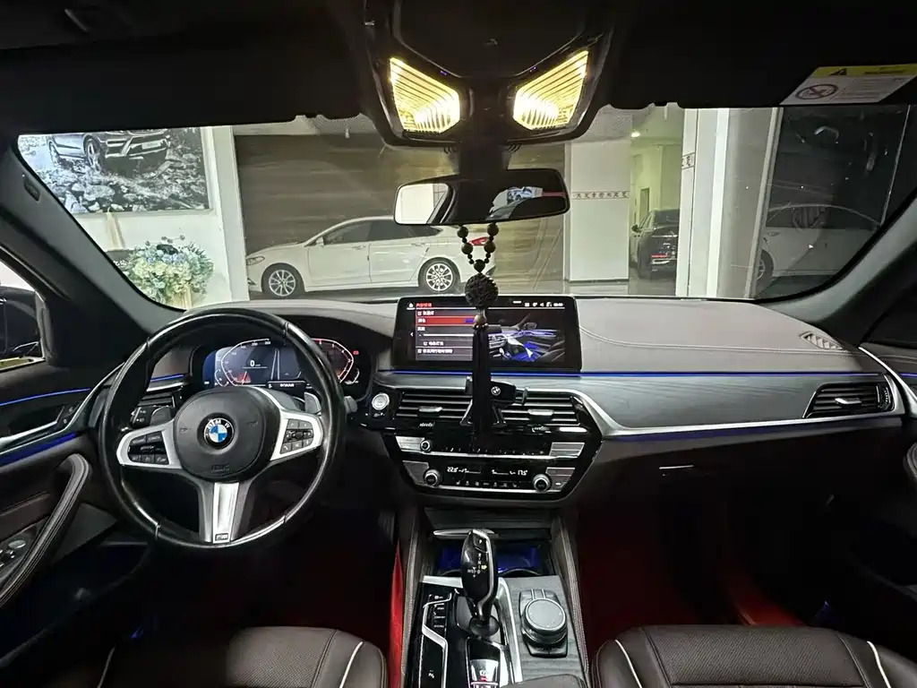 BMW 5 Series — миниатюра 8