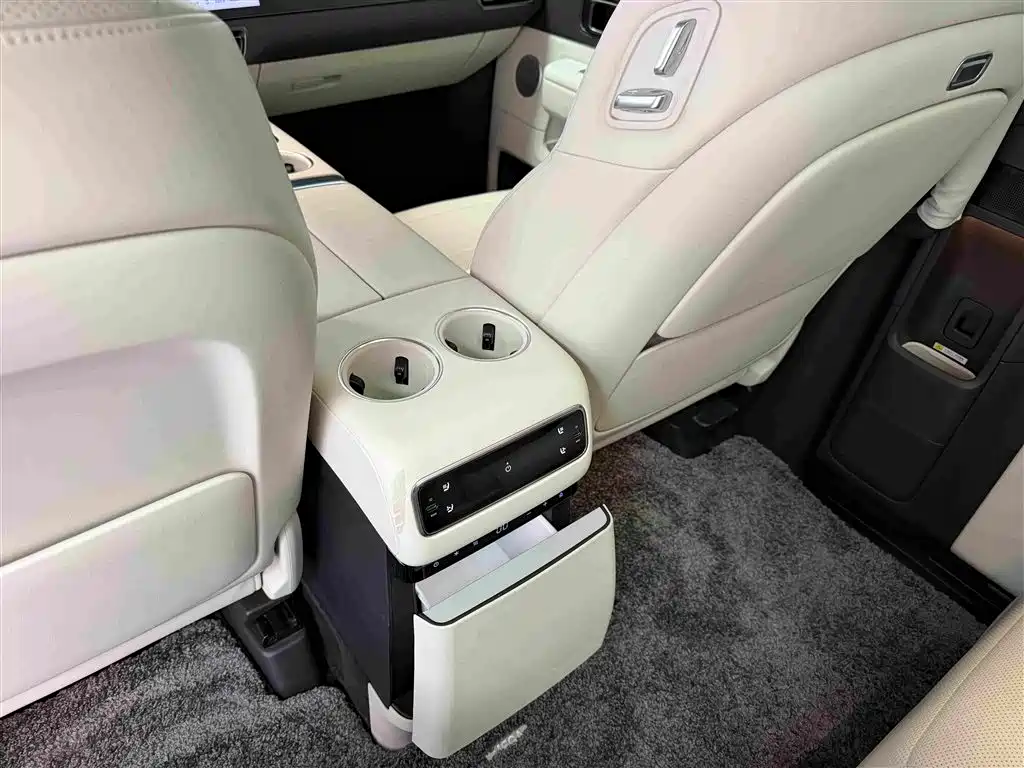 Li Auto Li MEGA — миниатюра 10