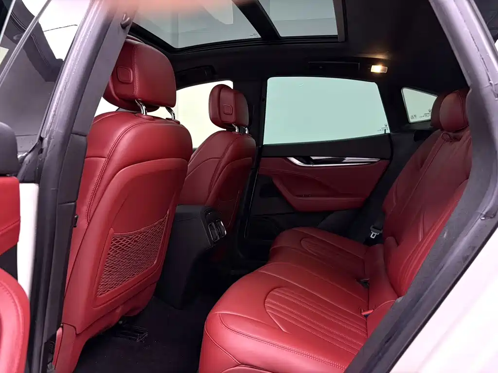 Maserati Levante — миниатюра 4