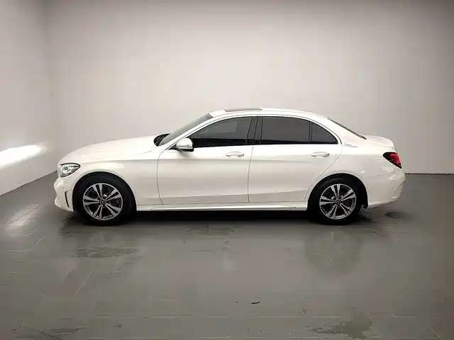 Mercedes-Benz C-Class — миниатюра 4