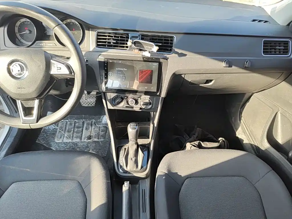 Skoda Rapid Spaceback — миниатюра 13