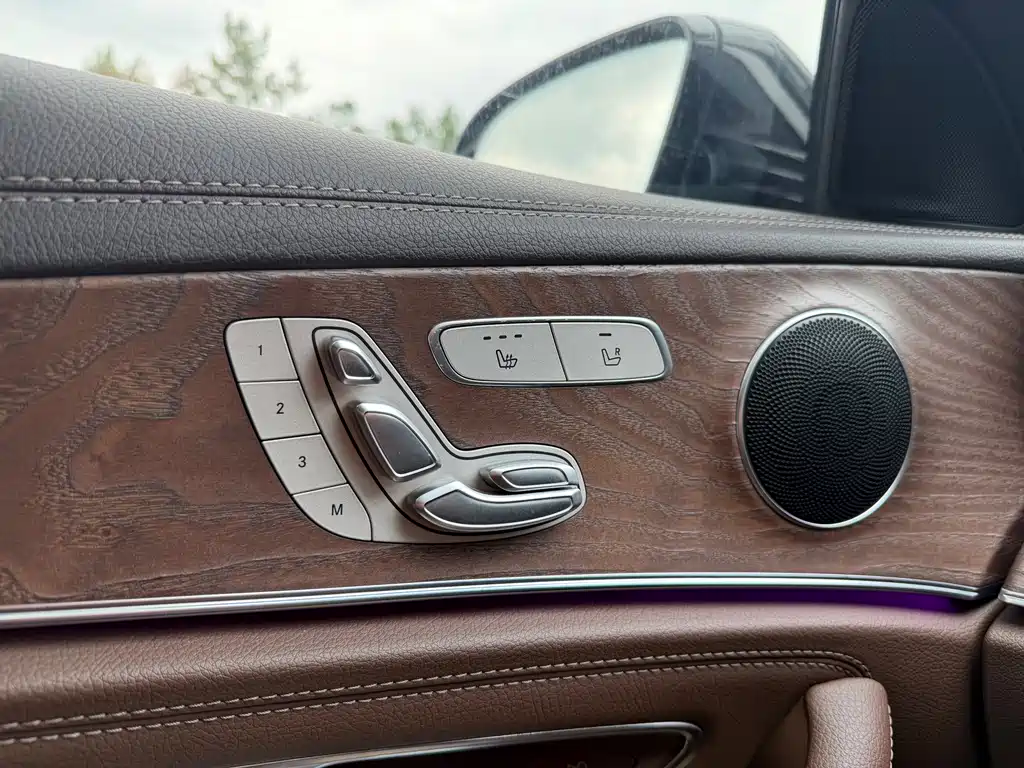 Mercedes-Benz E-Class — миниатюра 10