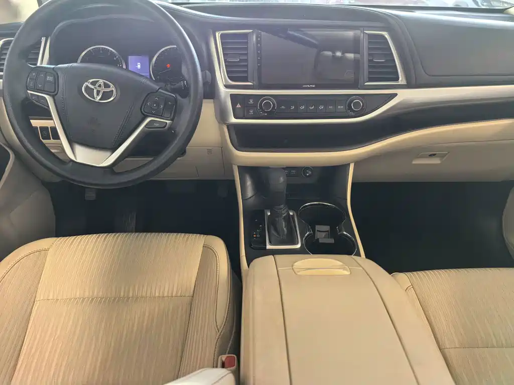 Toyota Highlander — миниатюра 9