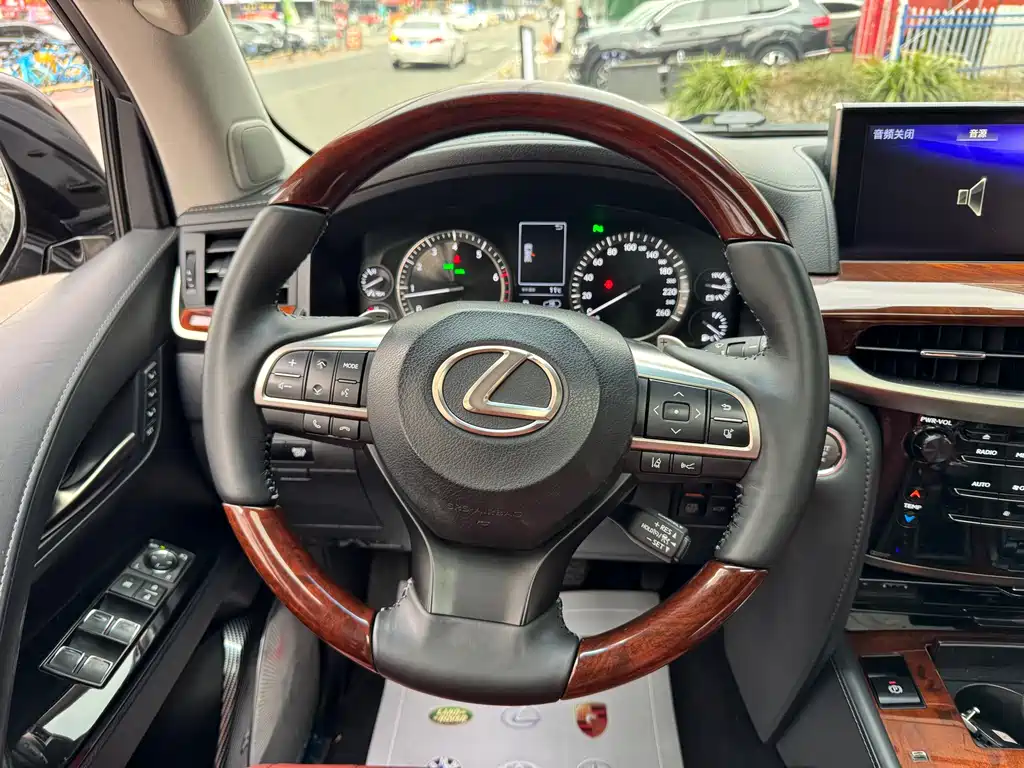 LEXUS LX