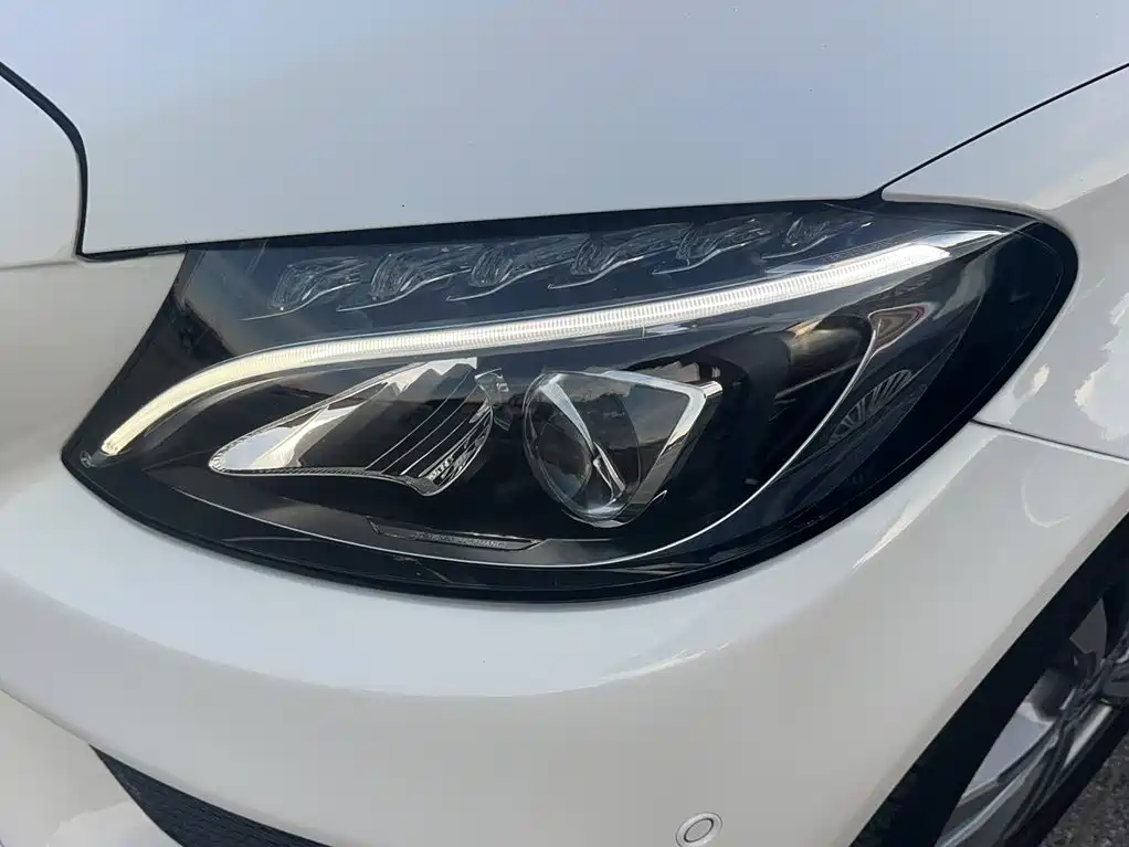 Mercedes-Benz C-Class — миниатюра 13