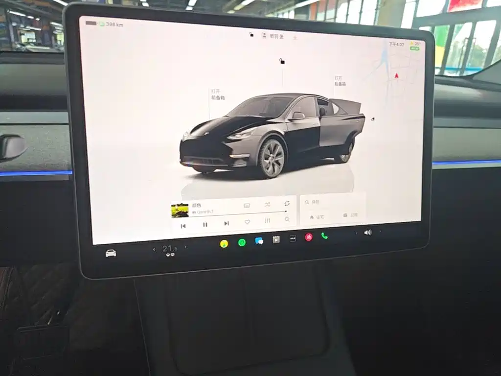 Tesla Model Y — миниатюра 13