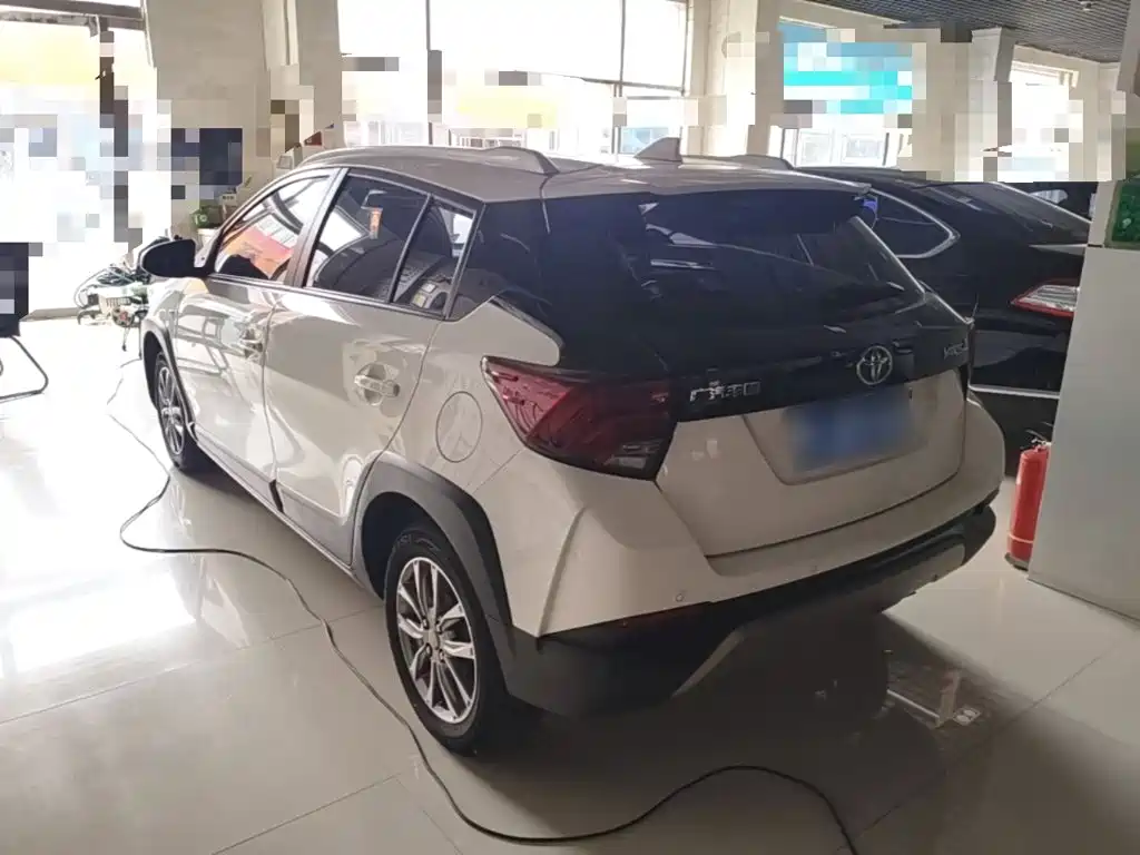 Toyota Yaris L — миниатюра 5