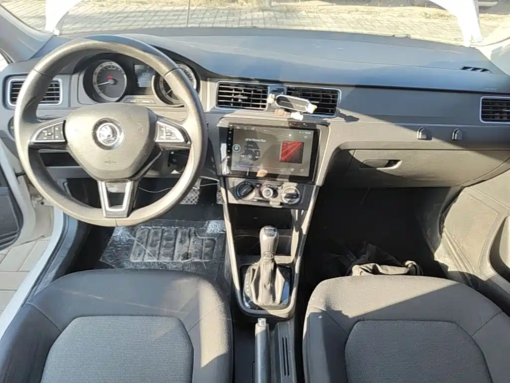 Skoda Rapid Spaceback — миниатюра 10