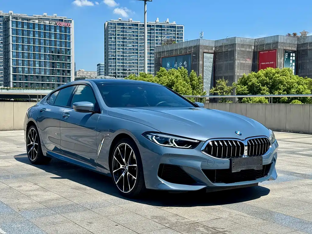 BMW  8 SERIES