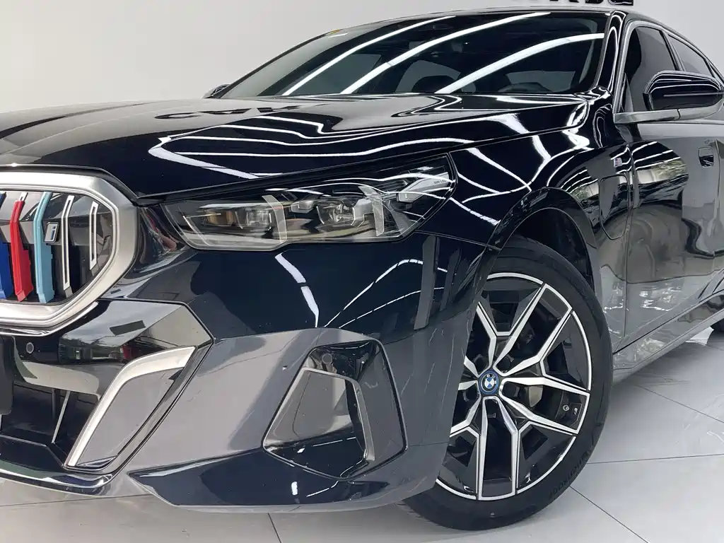 BMW i5 — миниатюра 26