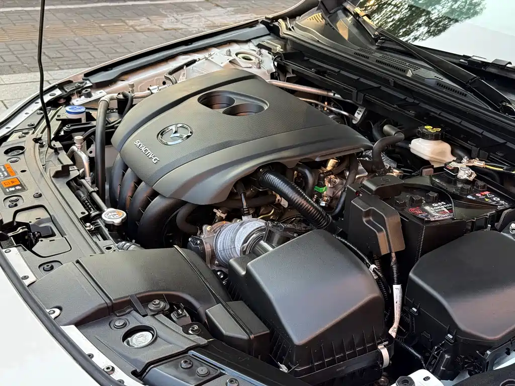 Mazda 3 Axela - фото 10
