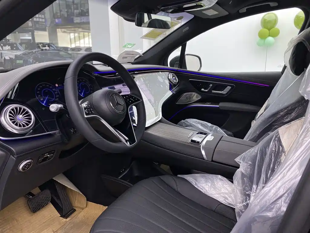 Mercedes-Benz EQS SUV — миниатюра 17