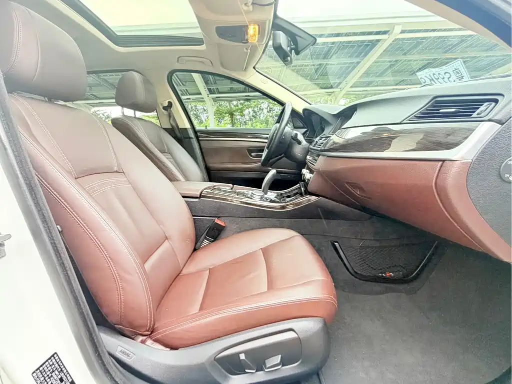 BMW 5 Series — миниатюра 13