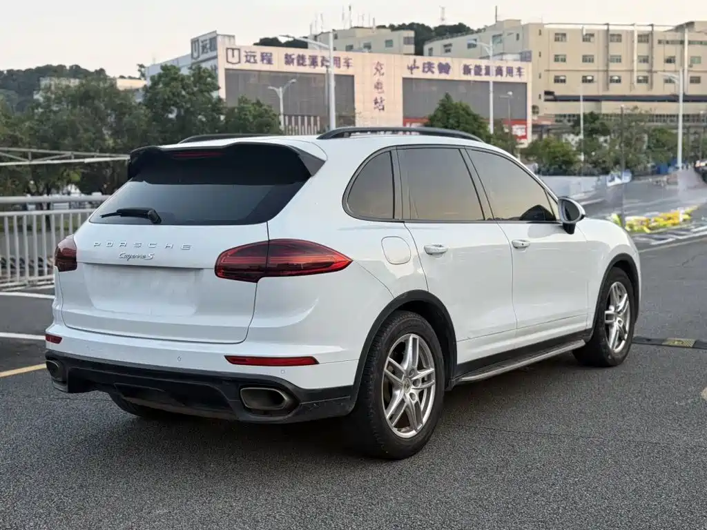 Porsche Cayenne — миниатюра 5