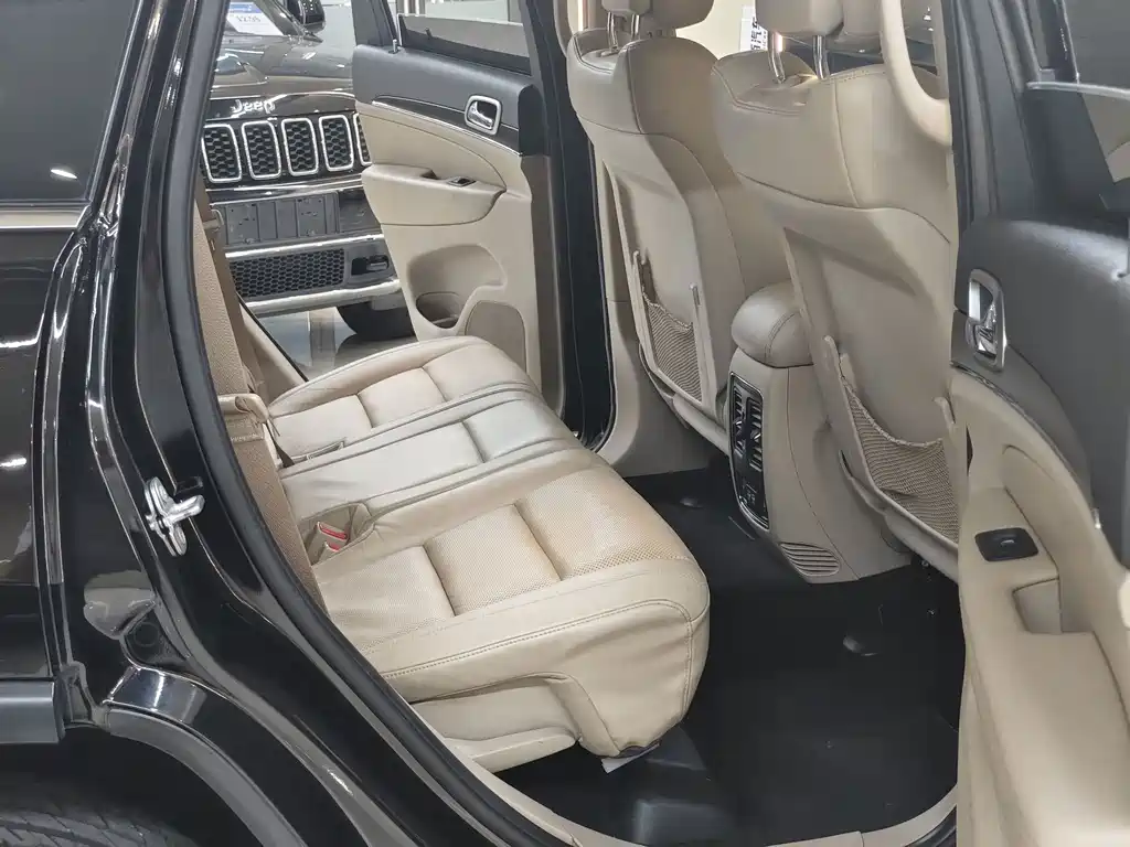Jeep Grand Cherokee (Import) — миниатюра 13