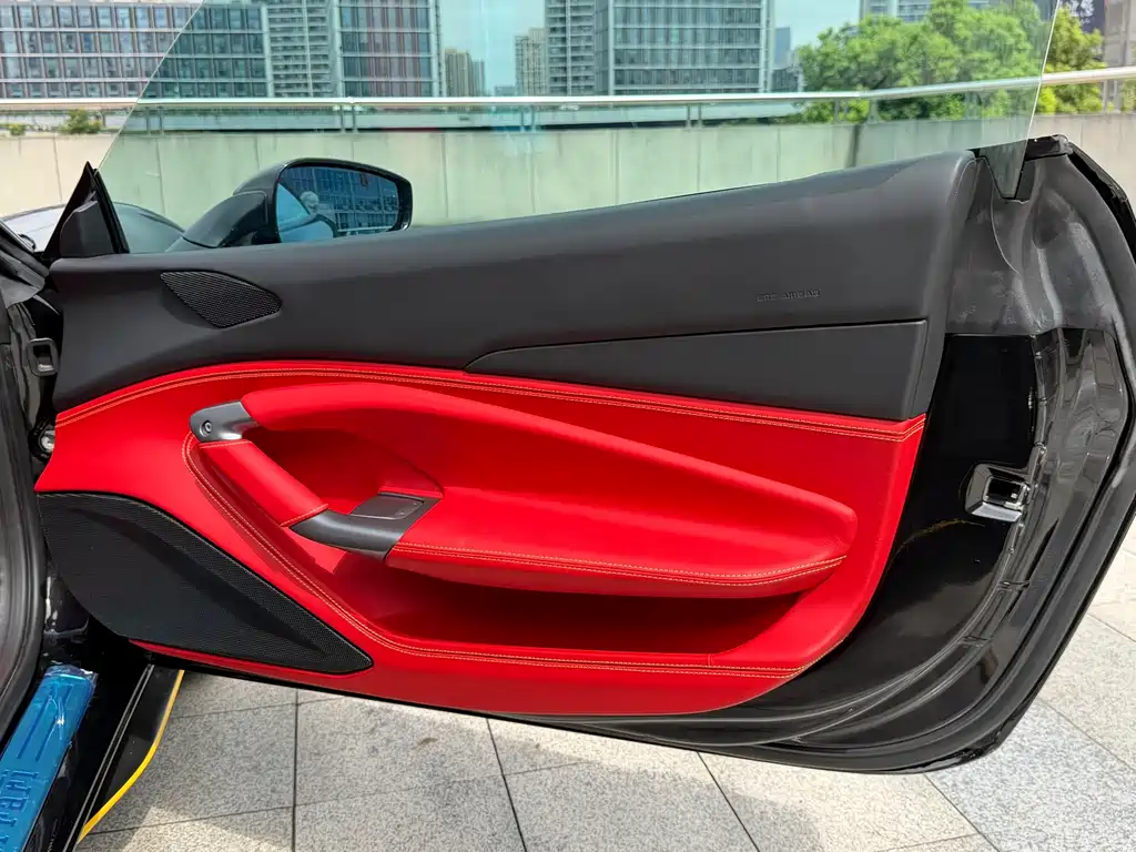 Ferrari F8 — миниатюра 14